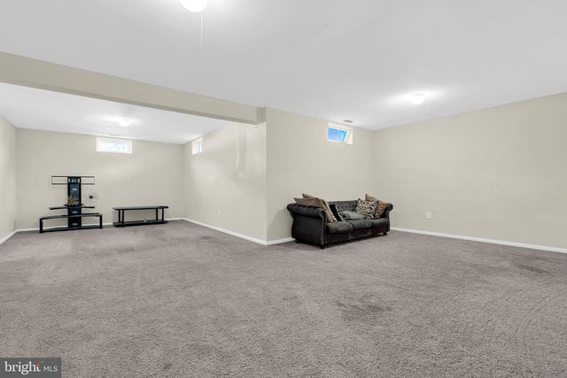 12 FAWN HOLLOW RD, Burlington, NJ 08016