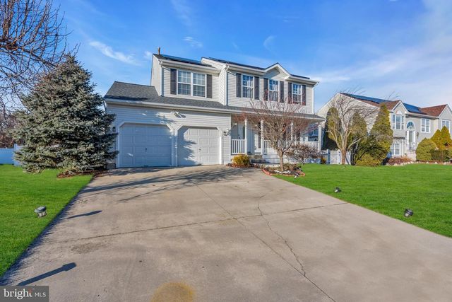 12 FAWN HOLLOW RD, Burlington, NJ 08016