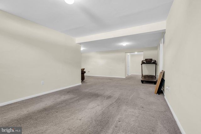 12 FAWN HOLLOW RD, Burlington, NJ 08016