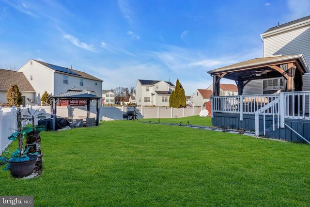 12 FAWN HOLLOW RD, Burlington, NJ 08016