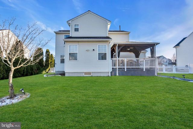 12 FAWN HOLLOW RD, Burlington, NJ 08016