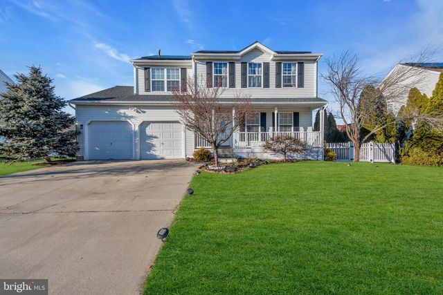 12 FAWN HOLLOW RD, Burlington, NJ 08016