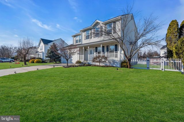 12 FAWN HOLLOW RD, Burlington, NJ 08016