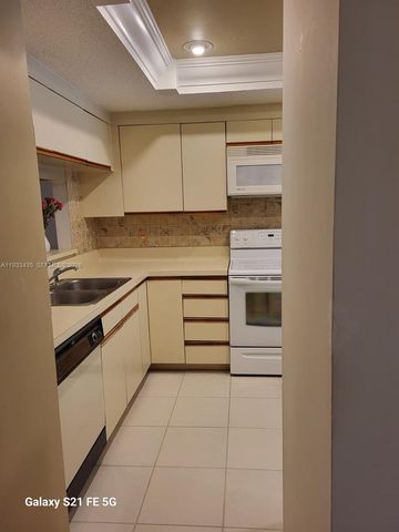 5200 SE Seascape Way 201, Stuart, FL 34997