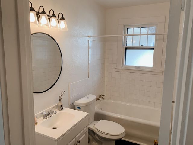 204 Harvard Drive SE, Albuquerque, NM 87106