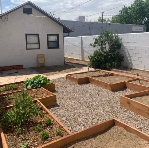 204 Harvard Drive SE, Albuquerque, NM 87106