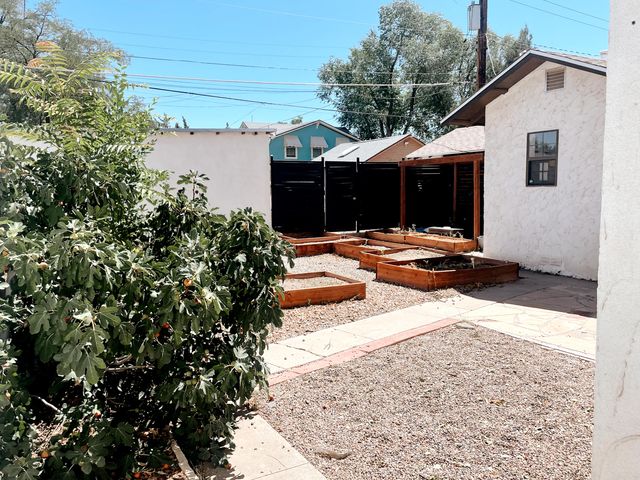 204 Harvard Drive SE, Albuquerque, NM 87106