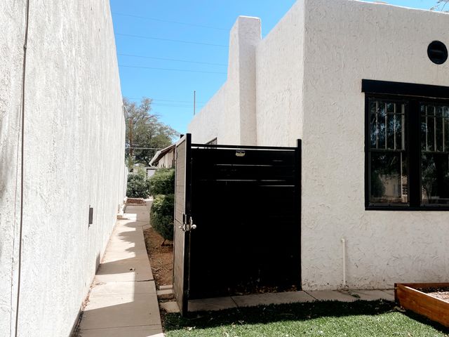 204 Harvard Drive SE, Albuquerque, NM 87106