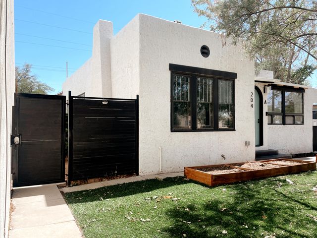 204 Harvard Drive SE, Albuquerque, NM 87106