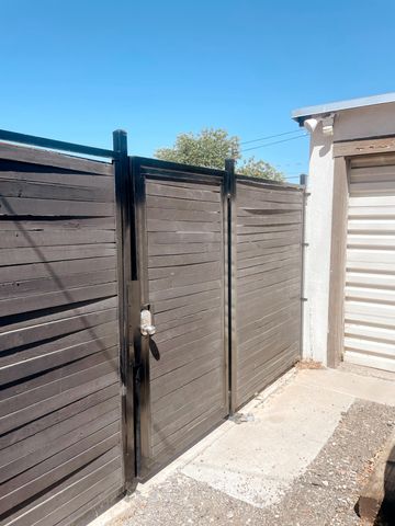 204 Harvard Drive SE, Albuquerque, NM 87106