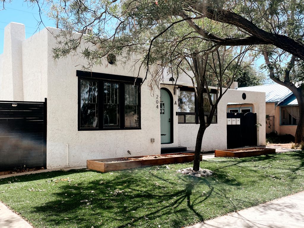 204 Harvard Drive SE, Albuquerque, NM 87106