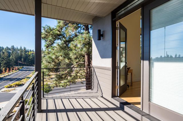 2083 NW Lemhi Pass Drive, Bend, OR 97703