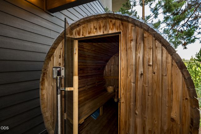 2083 NW Lemhi Pass Drive, Bend, OR 97703