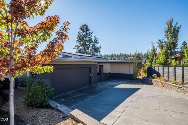 2083 NW Lemhi Pass Drive, Bend, OR 97703