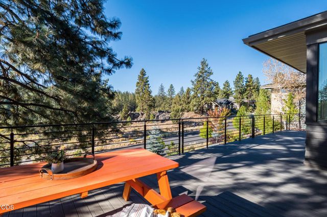 2083 NW Lemhi Pass Drive, Bend, OR 97703