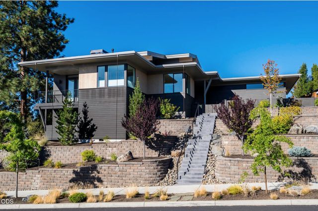 2083 NW Lemhi Pass Drive, Bend, OR 97703