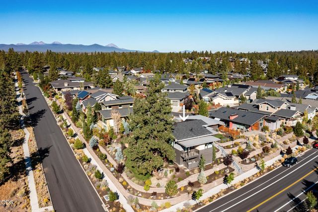 2083 NW Lemhi Pass Drive, Bend, OR 97703