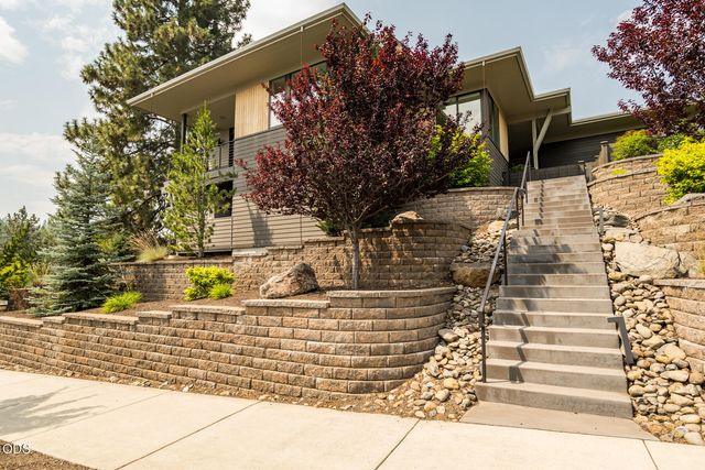 2083 NW Lemhi Pass Drive, Bend, OR 97703