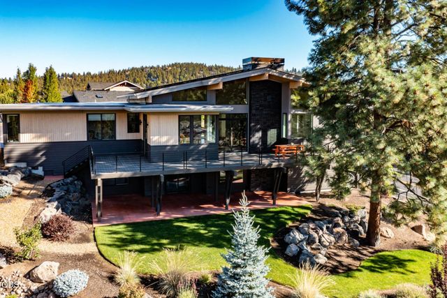 2083 NW Lemhi Pass Drive, Bend, OR 97703