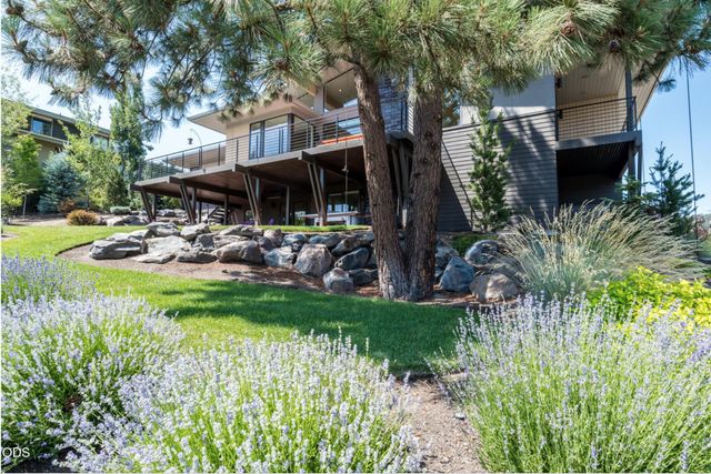 2083 NW Lemhi Pass Drive, Bend, OR 97703