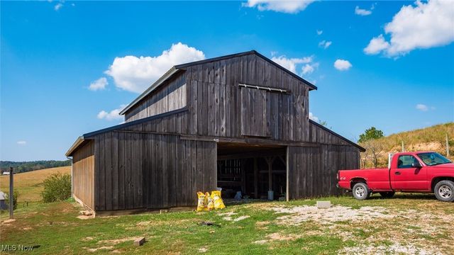 18513 Hobbler Lane, Lore City, OH 43755