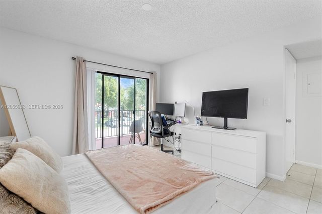 510 S Park Road 25-10, Hollywood, FL 33021