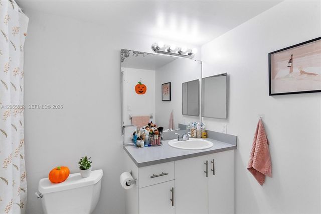 510 S Park Road 25-10, Hollywood, FL 33021