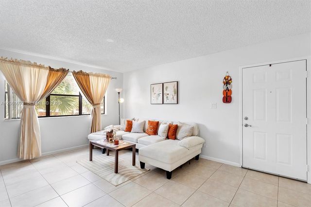 510 S Park Road 25-10, Hollywood, FL 33021