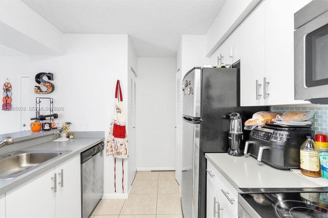 510 S Park Road 25-10, Hollywood, FL 33021