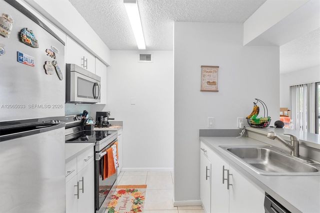 510 S Park Road 25-10, Hollywood, FL 33021