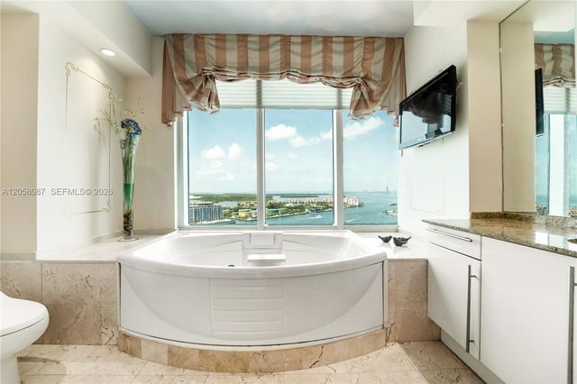 1000 S Pointe Dr 2501, Miami Beach, FL 33139