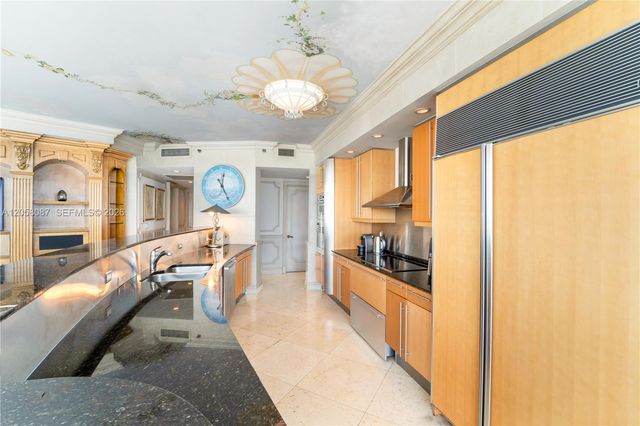 1000 S Pointe Dr 2501, Miami Beach, FL 33139