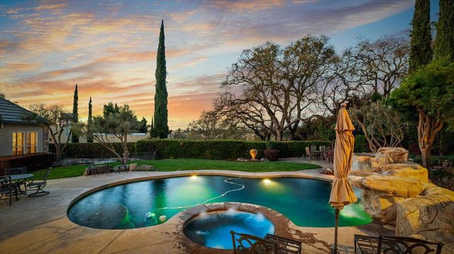 9904 Fox Borough Dr, Oakdale, CA 95361