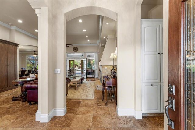 9904 Fox Borough Dr, Oakdale, CA 95361