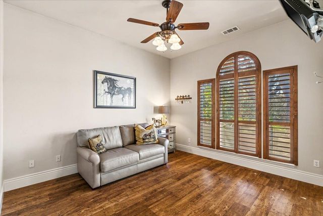 9904 Fox Borough Dr, Oakdale, CA 95361