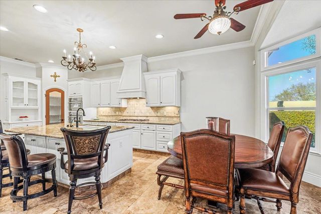 9904 Fox Borough Dr, Oakdale, CA 95361