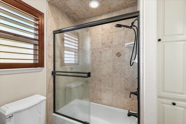 9904 Fox Borough Dr, Oakdale, CA 95361