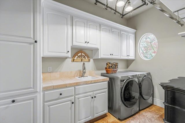 9904 Fox Borough Dr, Oakdale, CA 95361