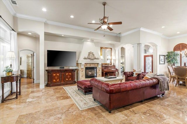 9904 Fox Borough Dr, Oakdale, CA 95361