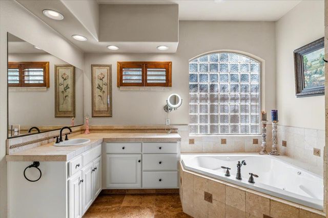 9904 Fox Borough Dr, Oakdale, CA 95361