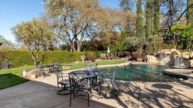 9904 Fox Borough Dr, Oakdale, CA 95361