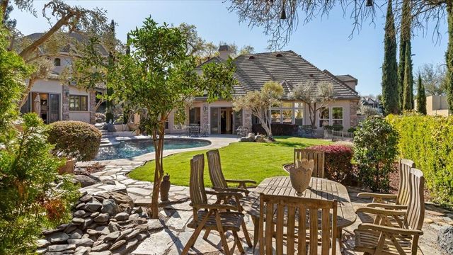 9904 Fox Borough Dr, Oakdale, CA 95361