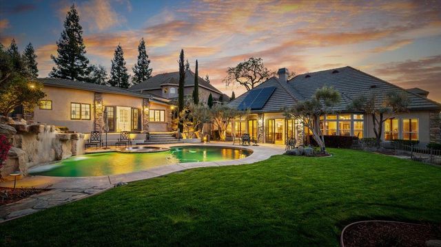 9904 Fox Borough Dr, Oakdale, CA 95361