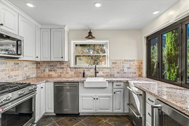 9904 Fox Borough Dr, Oakdale, CA 95361