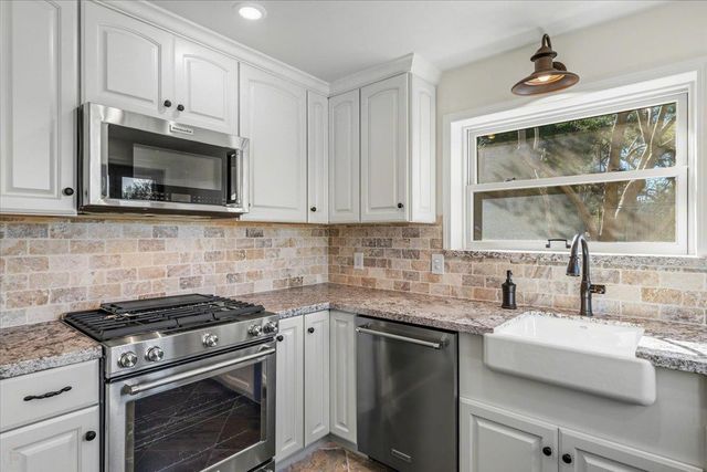 9904 Fox Borough Dr, Oakdale, CA 95361