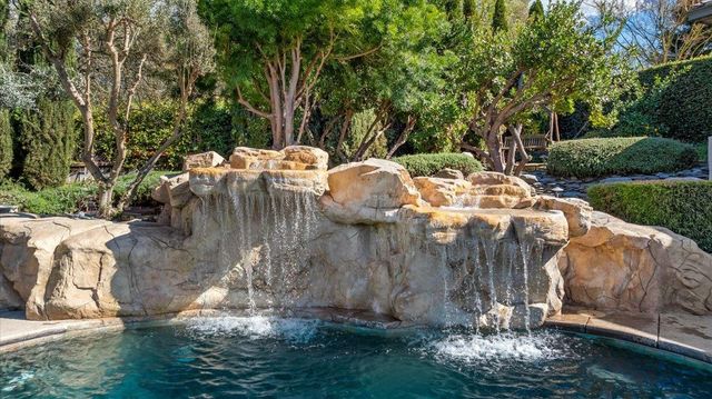 9904 Fox Borough Dr, Oakdale, CA 95361