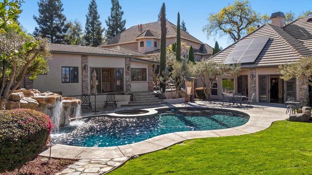 9904 Fox Borough Dr, Oakdale, CA 95361