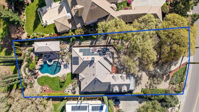 9904 Fox Borough Dr, Oakdale, CA 95361