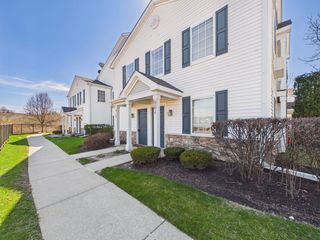 917 Silverstone Drive 917, Carpentersville, IL 60110