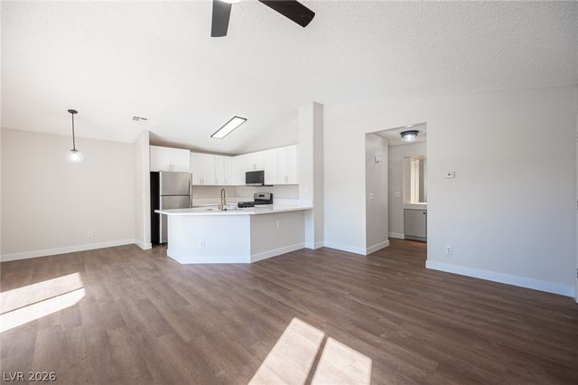 7904 Ryandale Circle 202, Las Vegas, NV 89145